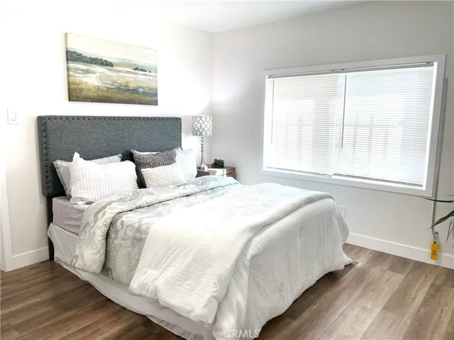 FRONT UNIT: MASTER BEDROOM