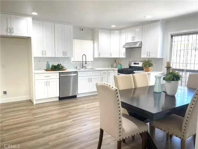 FRONT UNIT: KITCHEN