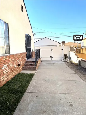 5814 5814 1/2 Via Corona Street, Los Angeles, California 90022
