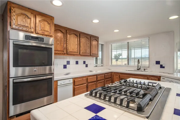 9203 Hollister Road, Phelan, California 92371