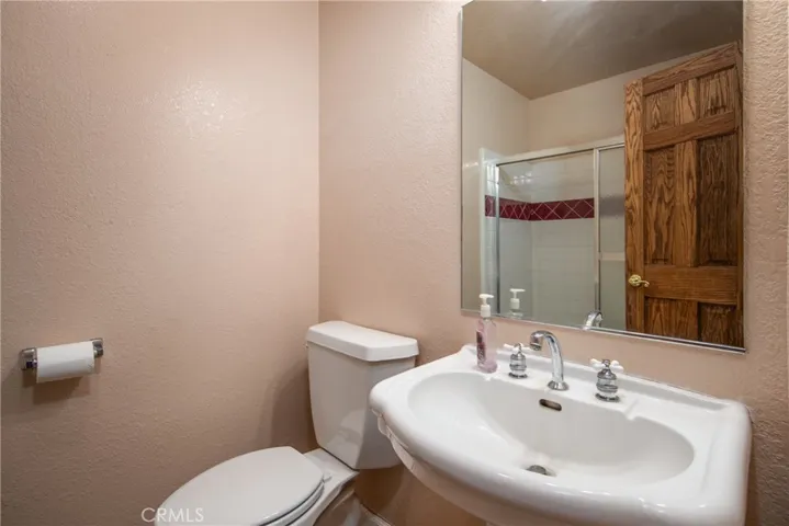 9203 Hollister Road, Phelan, California 92371