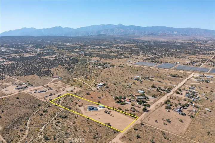9203 Hollister Road, Phelan, California 92371
