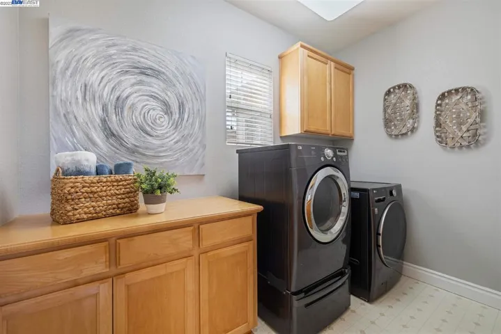 6174 Shadow Hill Dr, Dublin, California 94568