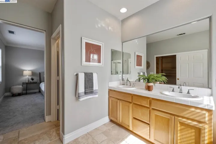 6174 Shadow Hill Dr, Dublin, California 94568