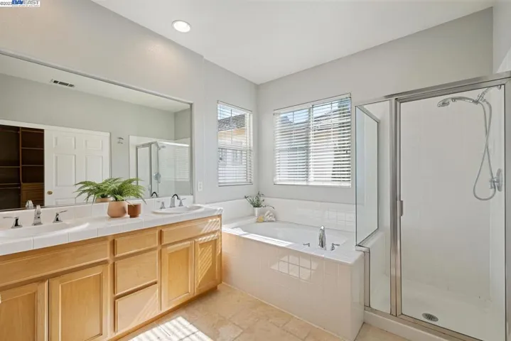 6174 Shadow Hill Dr, Dublin, California 94568