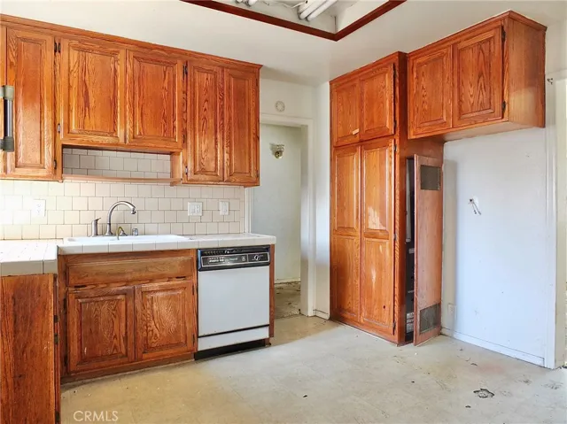 524 E 237th E Street, Carson, California 90745