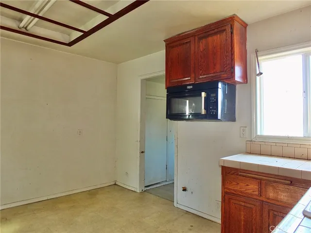524 E 237th E Street, Carson, California 90745