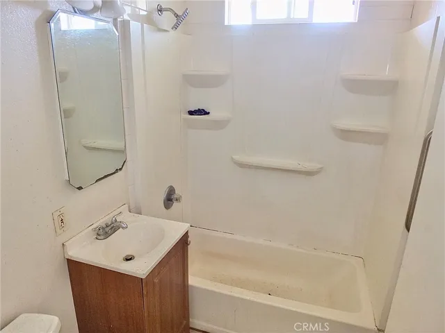 524 E 237th E Street, Carson, California 90745