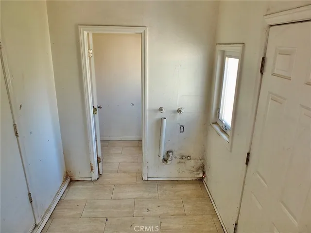 524 E 237th E Street, Carson, California 90745