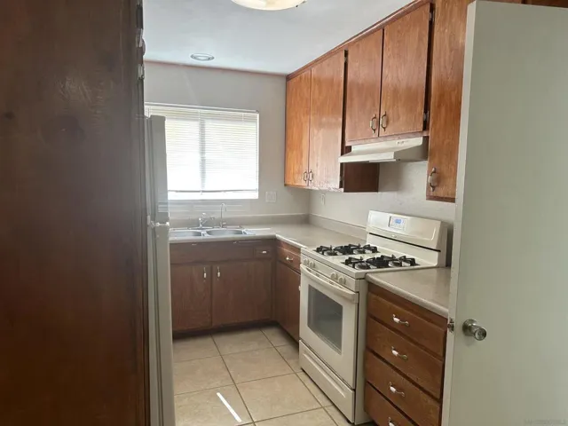 676 Charles Dr, California 92057