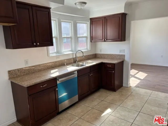 8210 S 4th Avenue, Inglewood, California 90305