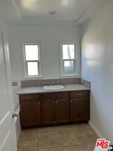 8210 S 4th Avenue, Inglewood, California 90305