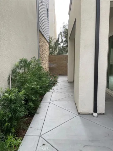 116 Scale, Irvine, California 92618