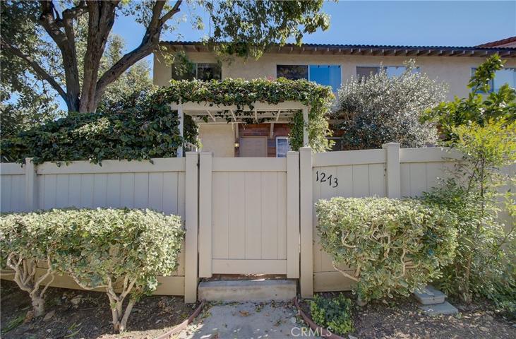 End unit Front entrance
