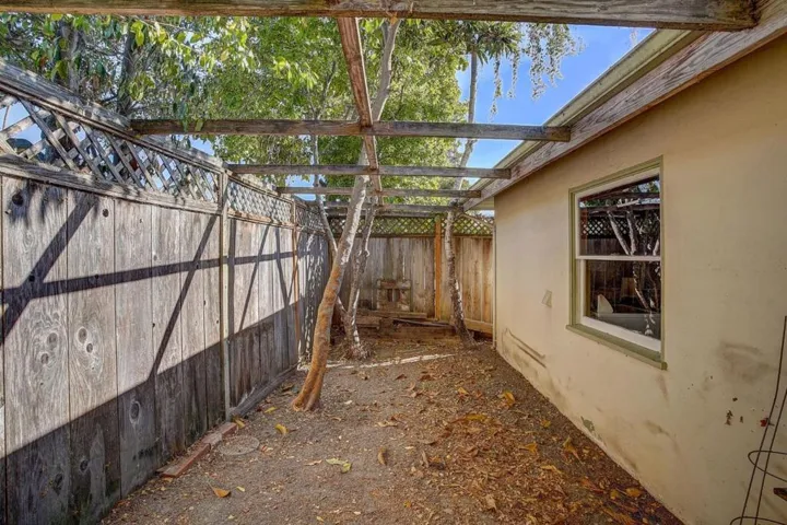 512 Caledonia Street, Santa Cruz, California 95062
