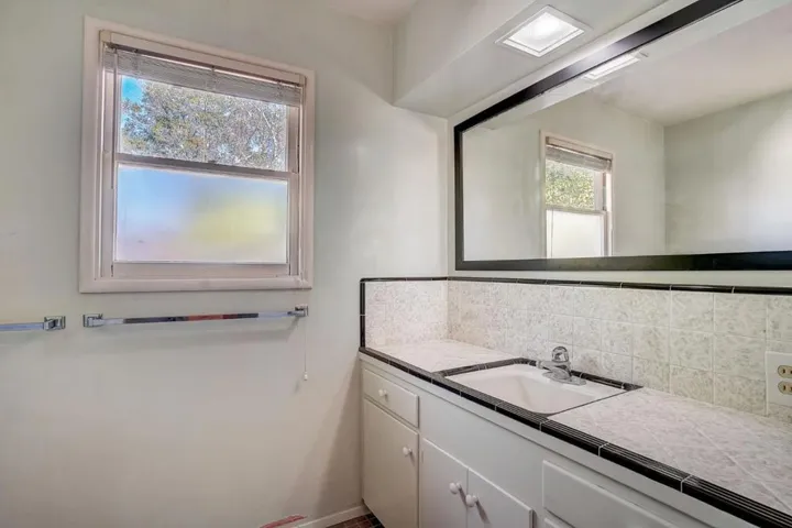 512 Caledonia Street, Santa Cruz, California 95062