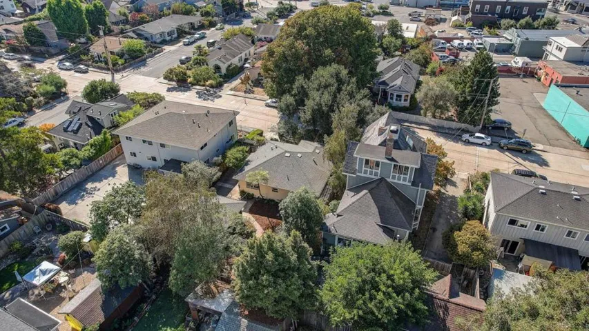 512 Caledonia Street, Santa Cruz, California 95062
