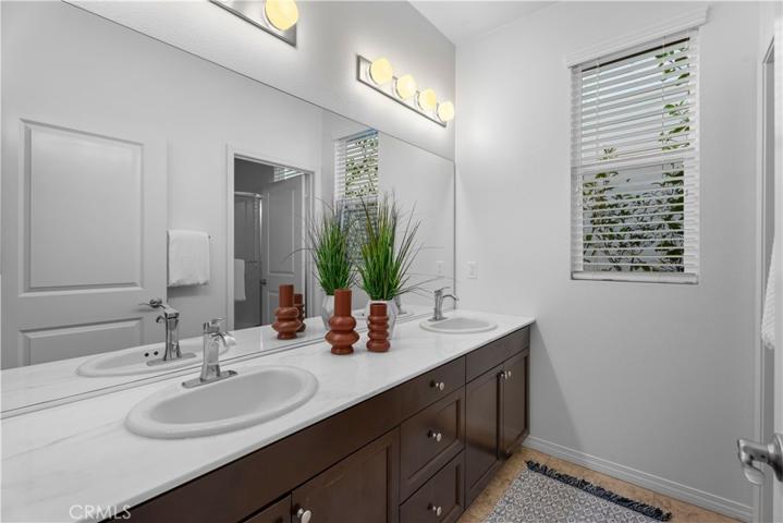 Upstairs full hallway bathroom with dual sinks.