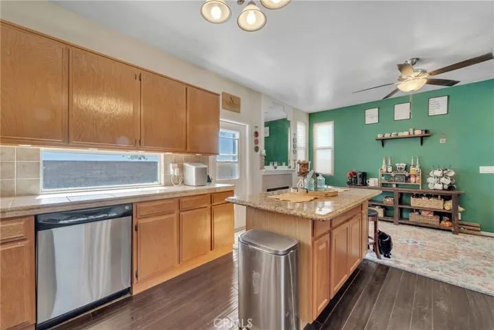 2532 Summerchase Avenue, Rosamond, California 93560