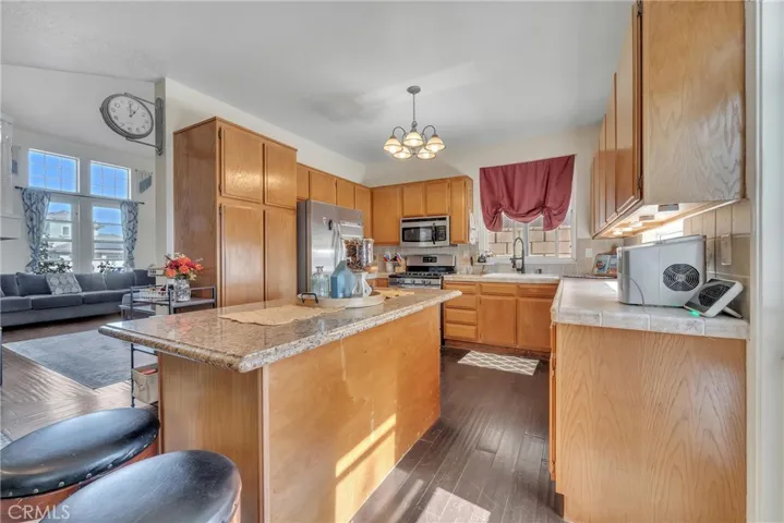 2532 Summerchase Avenue, Rosamond, California 93560