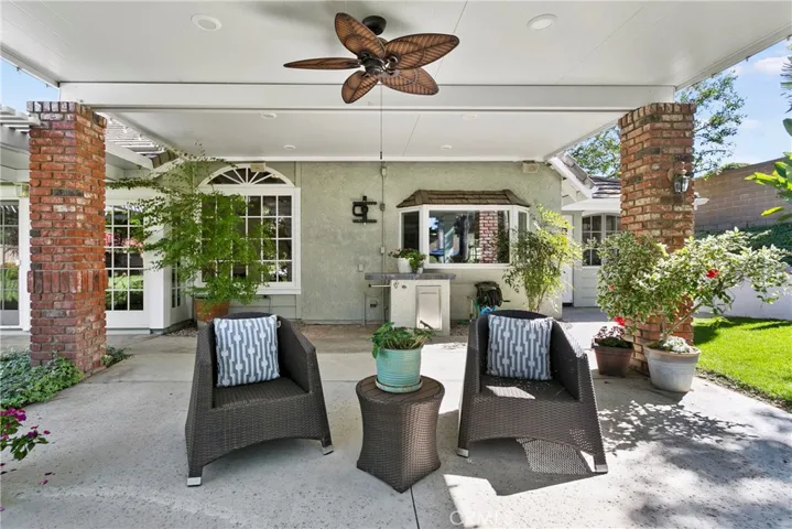 So many options to relax and enjoy the yards natural beauty.