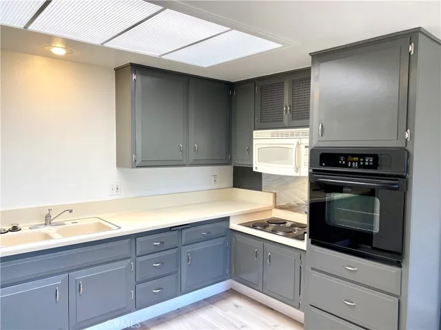 13521 Wentworth Lane, M5-107i, Seal Beach, California 90740