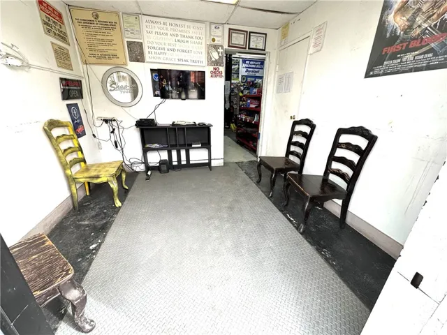 213 W Pondera Street, Lancaster, California 93534