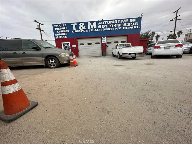 213 W Pondera Street, Lancaster, California 93534