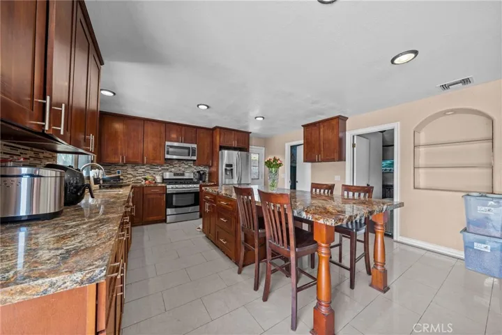 30261 Spray Drive, Canyon Lake, California 92587