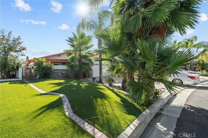 30261 Spray Drive, Canyon Lake, California 92587