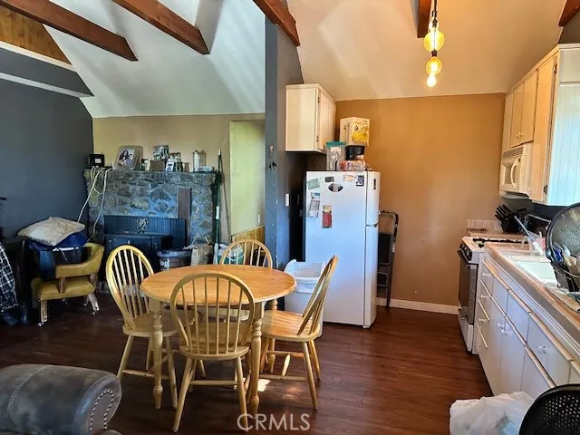 906 Big Oak Road, Crestline, California 92325
