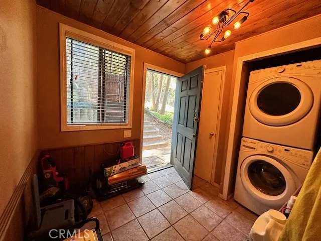 906 Big Oak Road, Crestline, California 92325
