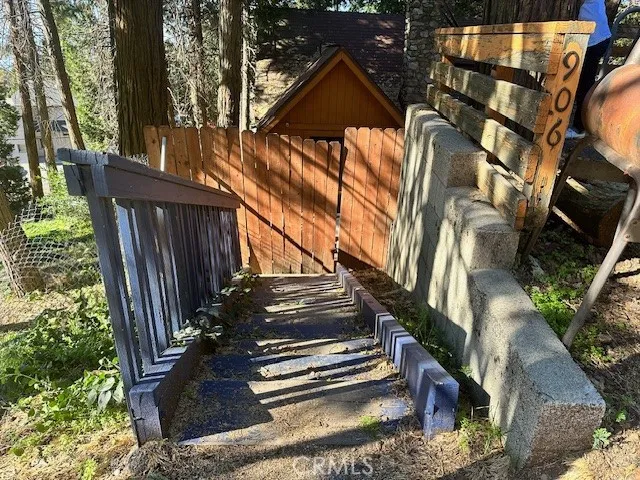 906 Big Oak Road, Crestline, California 92325