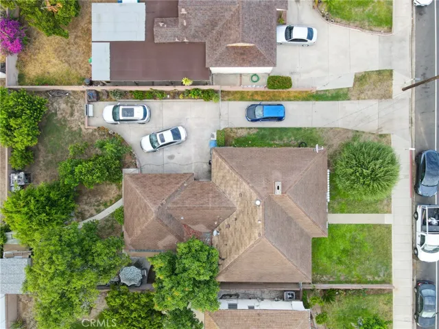 8,570 sq. ft. lot