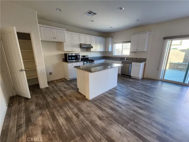 3926 S Manitoba Place, Ontario, California 91761