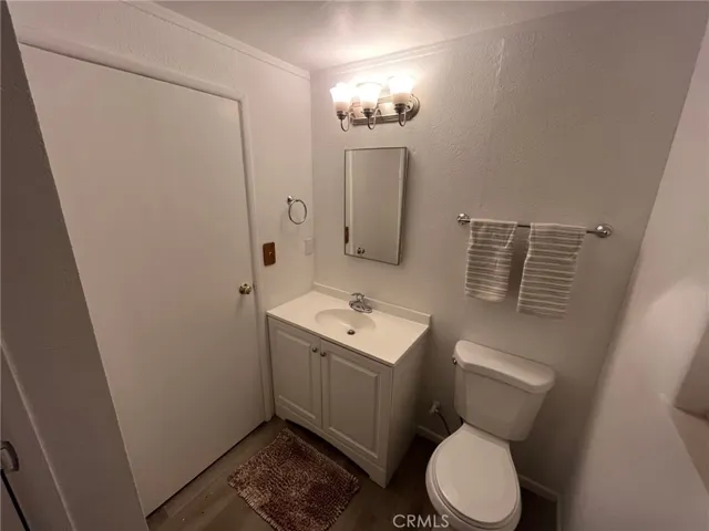 Upstairs 1/2 bath