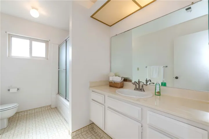 Second level hallway bathroom.