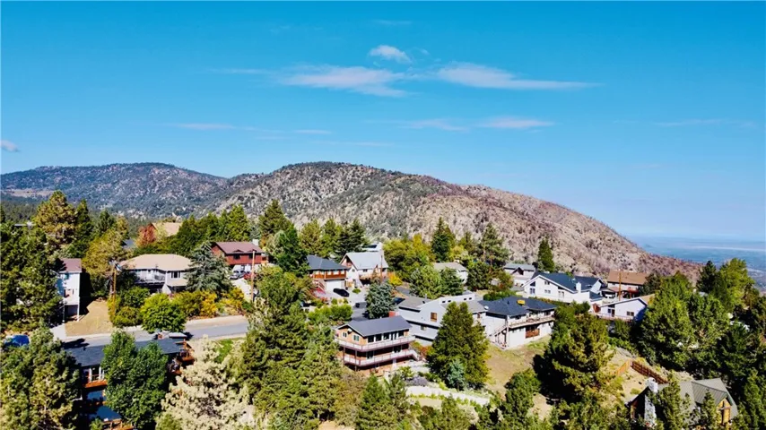 2235 Lausanne Drive, Wrightwood, California 92397