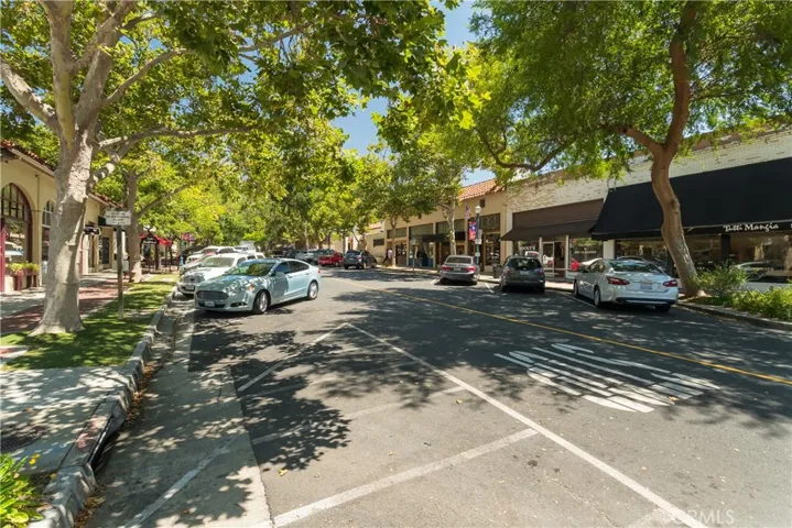 Close to Claremont Village/ Downtown Claremont
