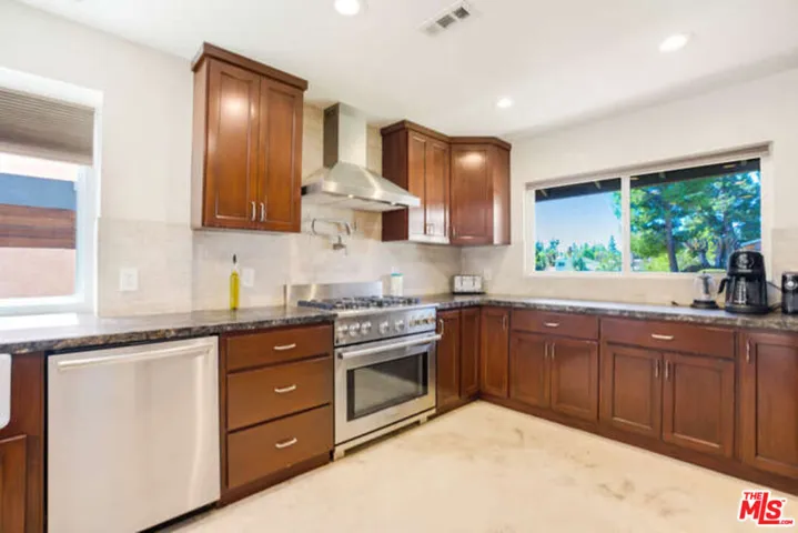5402 Cedarhaven Drive, Agoura Hills, California 91301