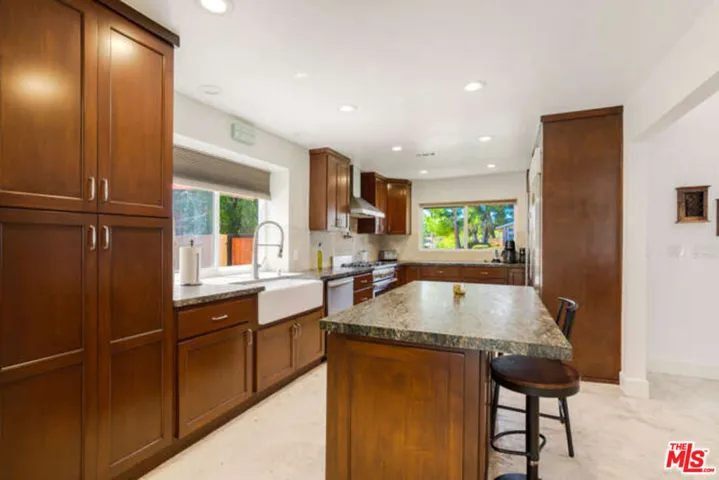 5402 Cedarhaven Drive, Agoura Hills, California 91301