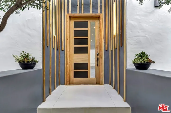 8425 Hillside Avenue, Los Angeles, California 90069