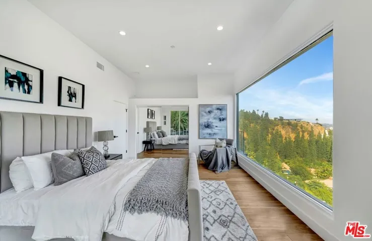 8425 Hillside Avenue, Los Angeles, California 90069
