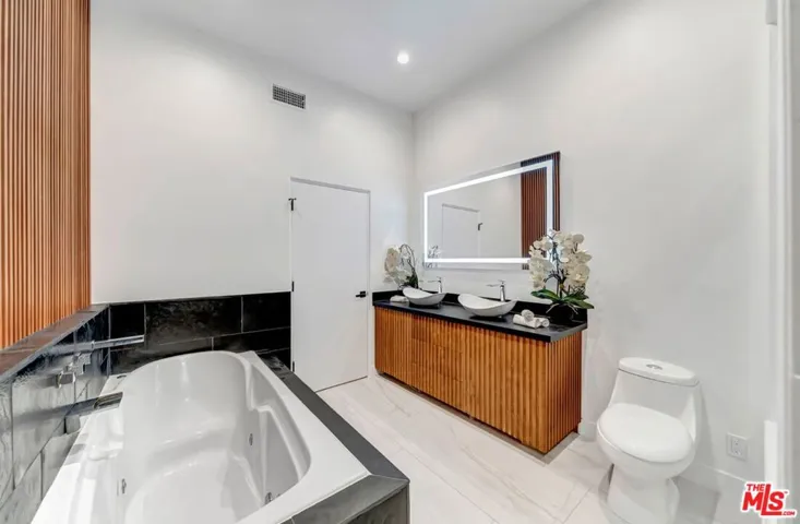 8425 Hillside Avenue, Los Angeles, California 90069