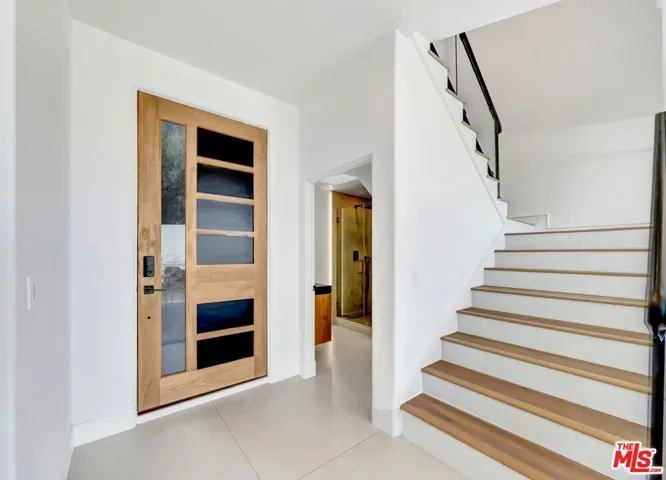 8425 Hillside Avenue, Los Angeles, California 90069