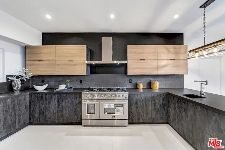 8425 Hillside Avenue, Los Angeles, California 90069