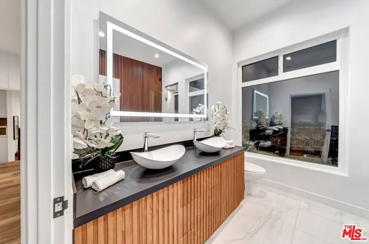 8425 Hillside Avenue, Los Angeles, California 90069