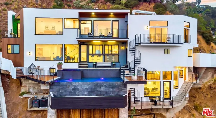 8425 Hillside Avenue, Los Angeles, California 90069