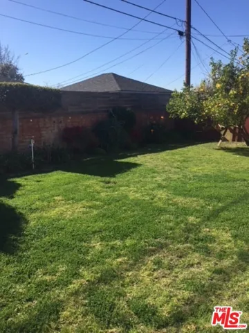 Huge Rear Yard