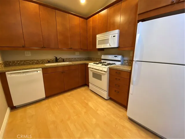 31556 Agoura Road 7, Westlake Village, California 91361